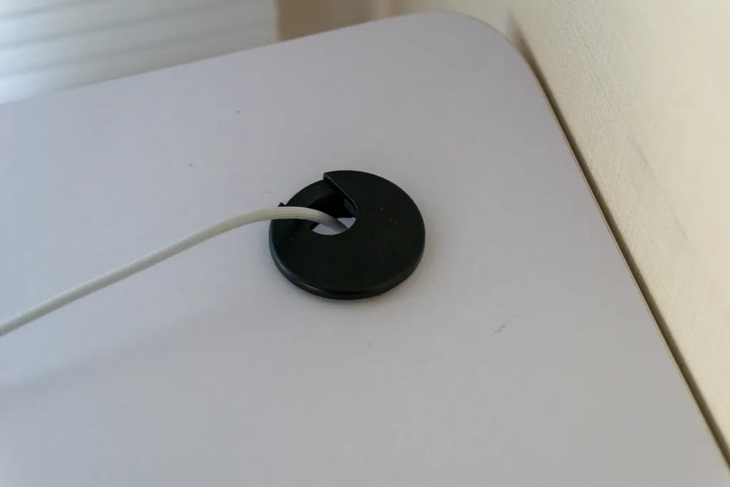 minimalist-desk-tour-2025