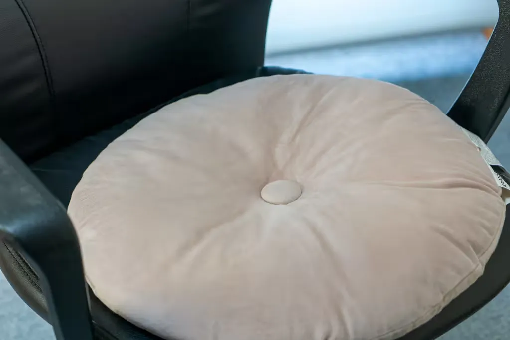 minimalist-desk-tour-2025