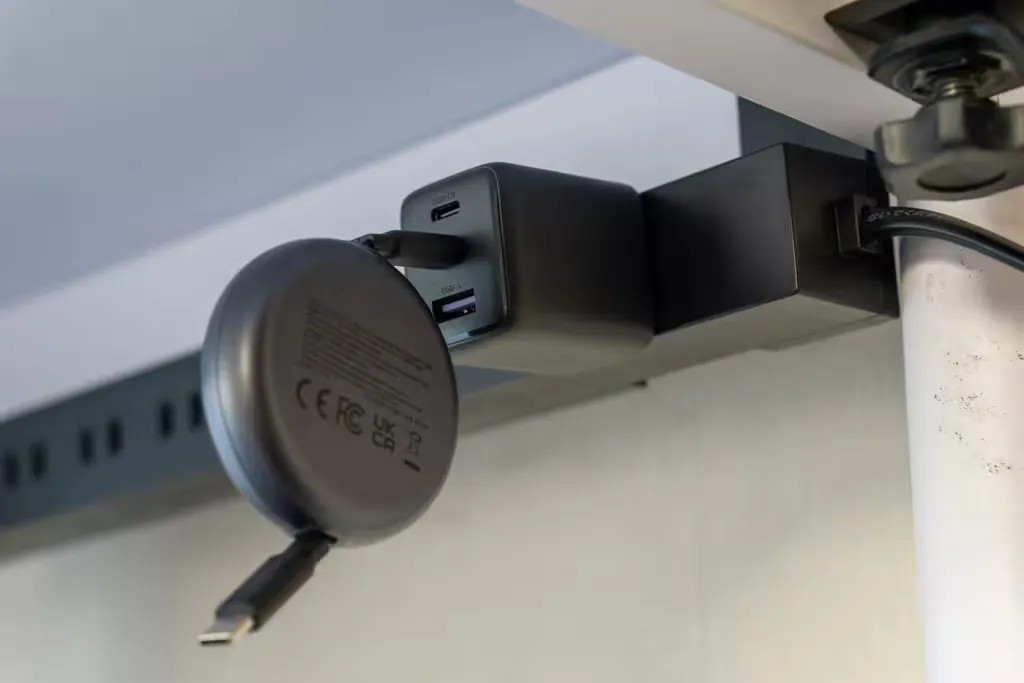 minimalist-desk-tour-2025