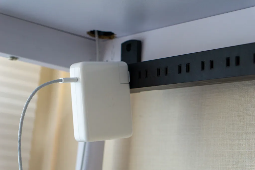 minimalist-desk-tour-2025