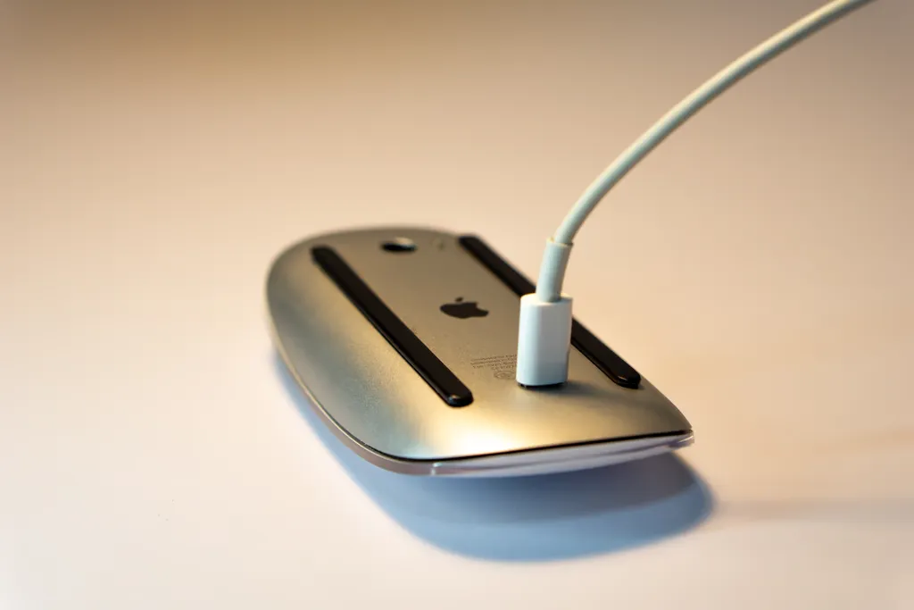 minimalist-desk-tour-2025