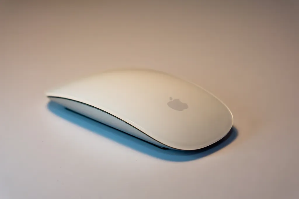 minimalist-desk-tour-2025