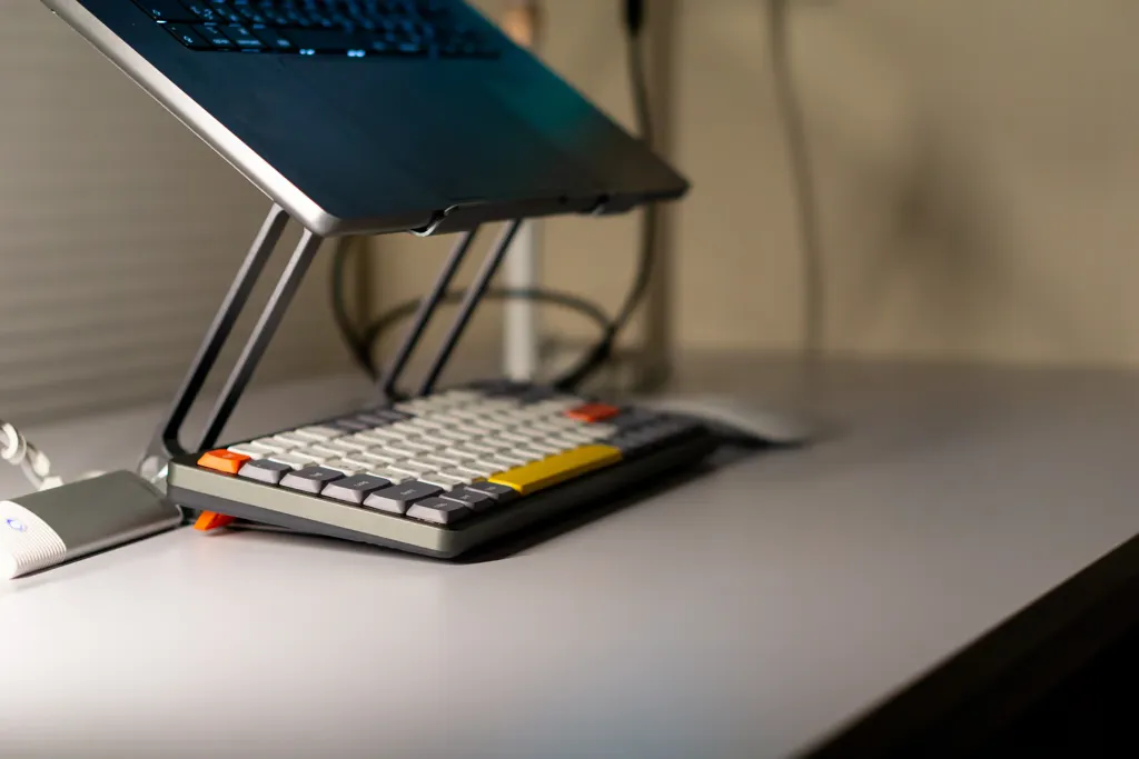 minimalist-desk-tour-2025