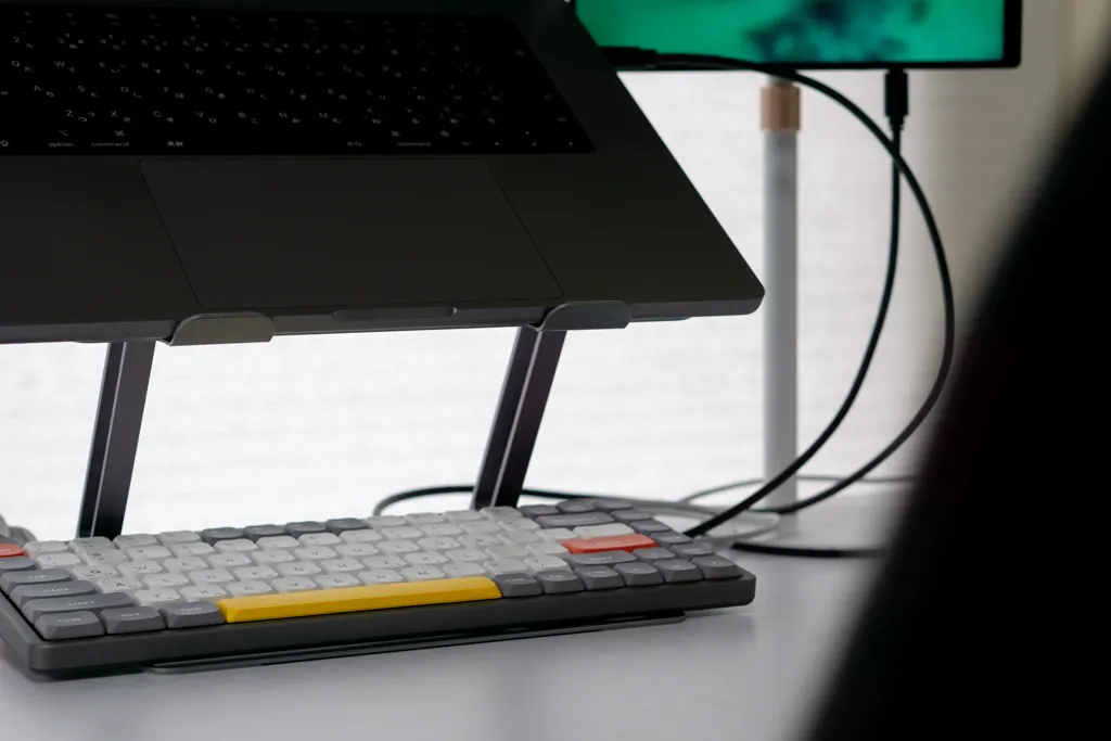 minimalist-desk-tour-2025