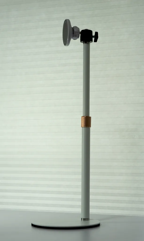 minimalist-desk-tour-2025